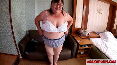 Dika japana panjo montras siajn grandegajn macojn kaj ĝuas seksan ludilon. 51-jaraĝa azia panjo parolas pri sia seksa sperto. Yukiko 1 OSAKAPORN grasa milf